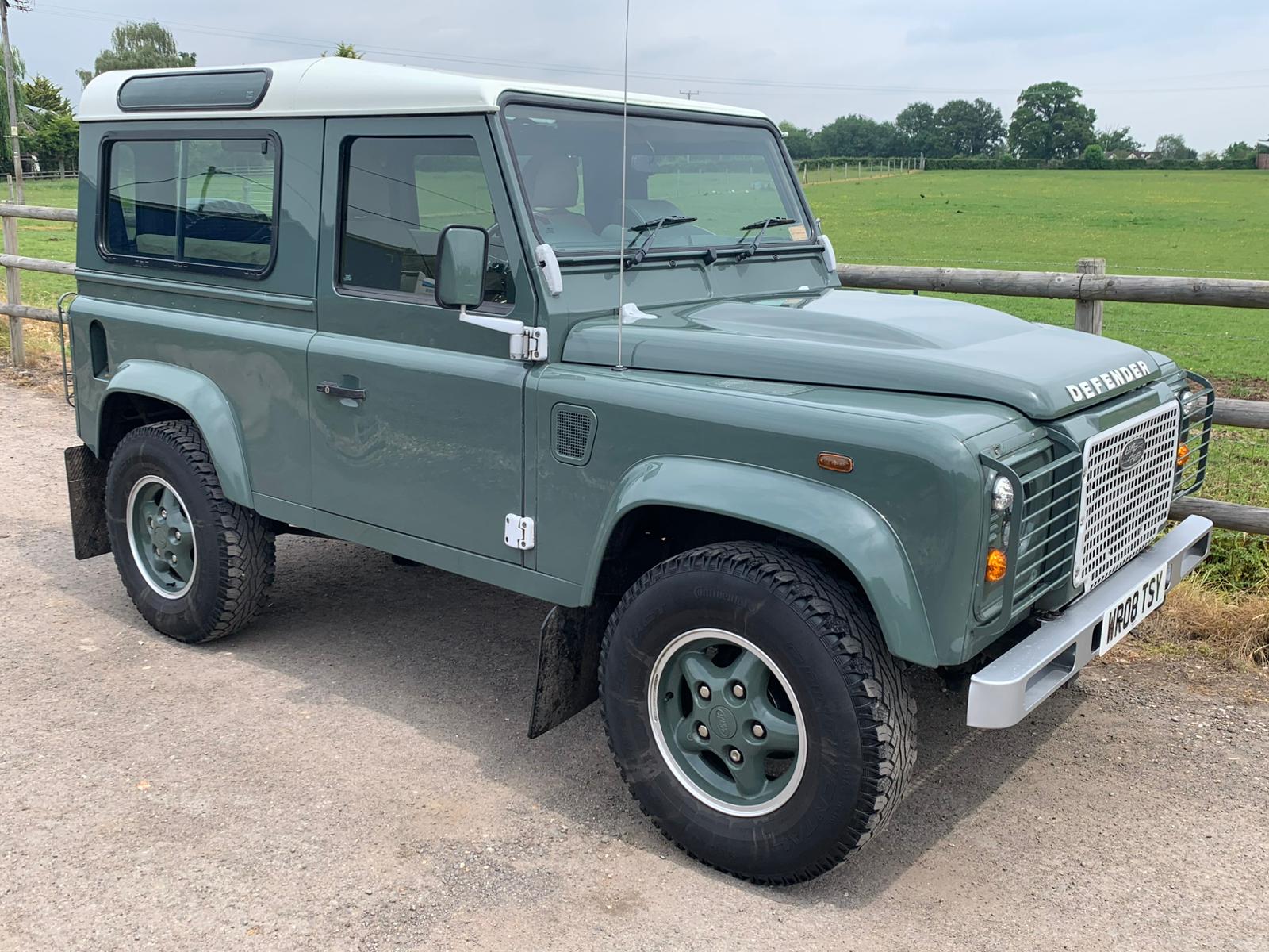 2008-Land-Rover-Defender-90-county-station-wagon-1