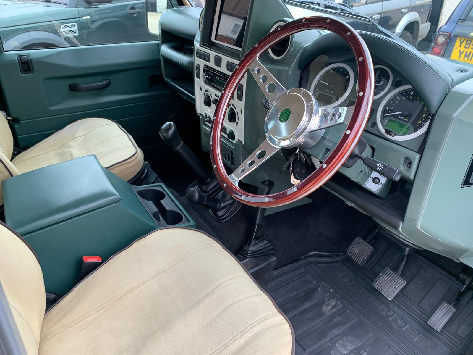 2008-Land-Rover-Defender-90-county-station-wagon-12