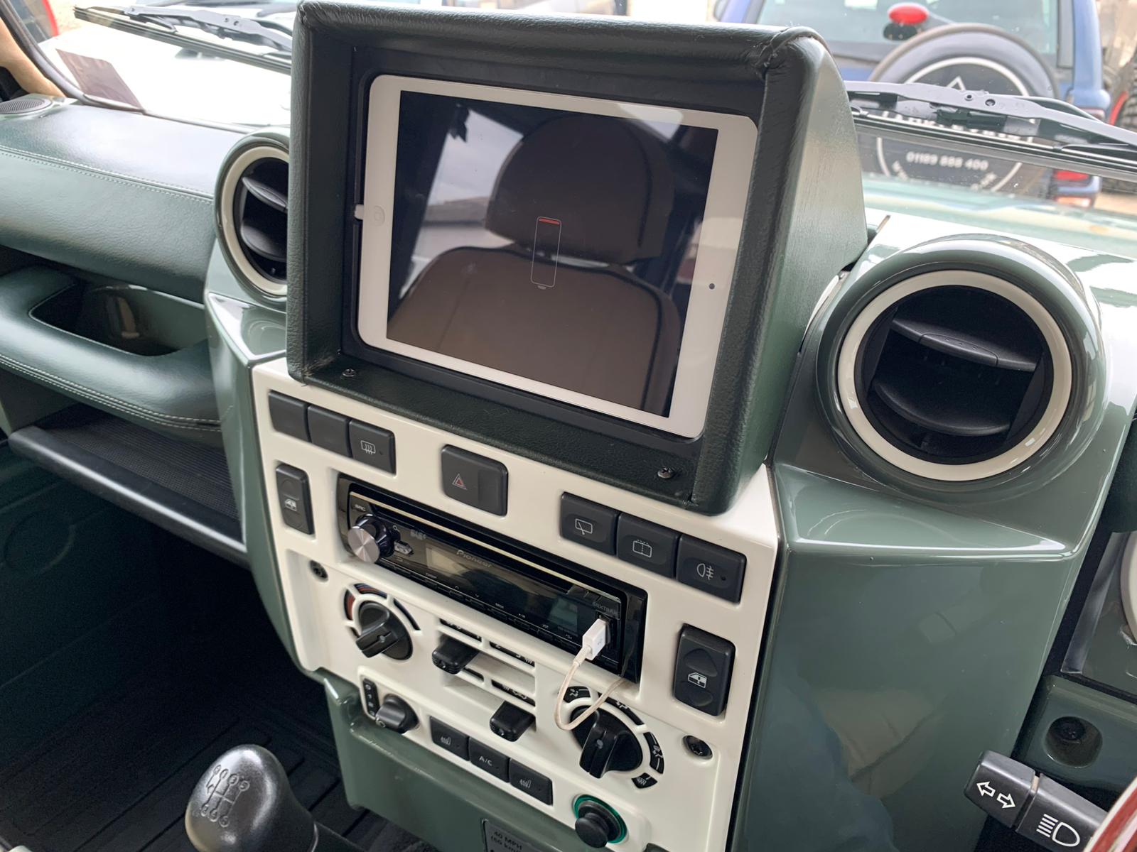 2008-Land-Rover-Defender-90-county-station-wagon-14