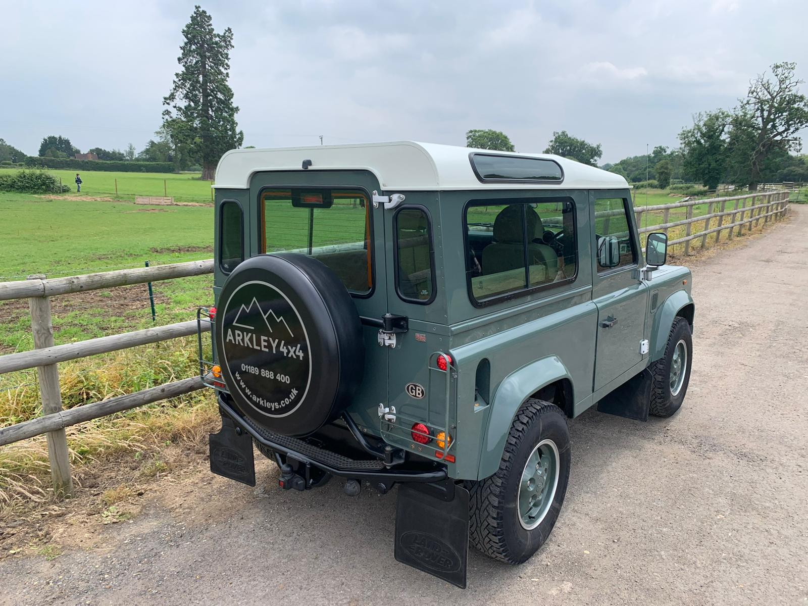 2008-Land-Rover-Defender-90-county-station-wagon-3