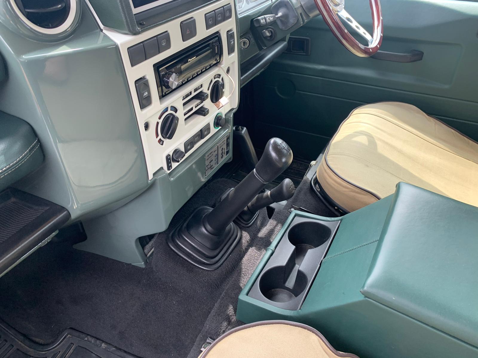 2008-Land-Rover-Defender-90-county-station-wagon-8