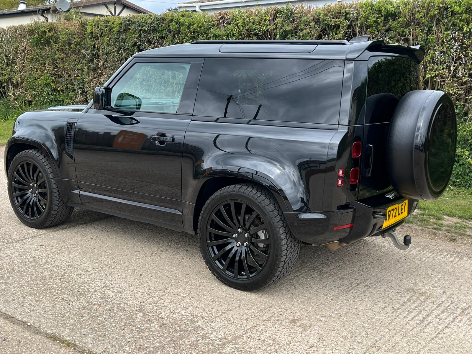 Land-Rover-Defender-90-X-Dynamic-HSE-D2503