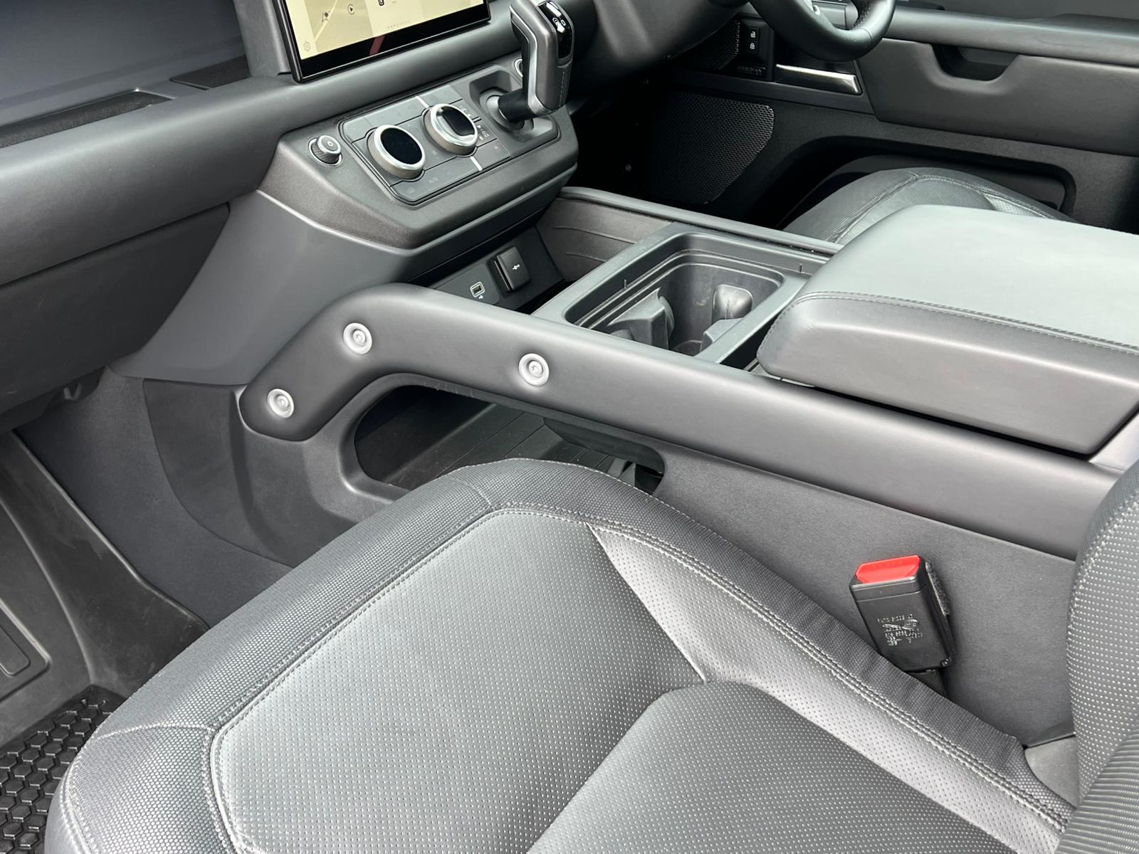 Land-Rover-Defender-90-X-Dynamic-HSE-D2506