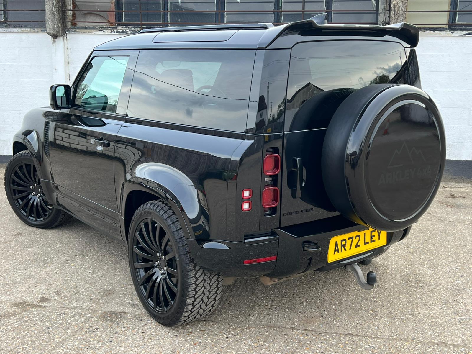 Land-Rover-Defender-90-X-Dynamic-HSE-D2509