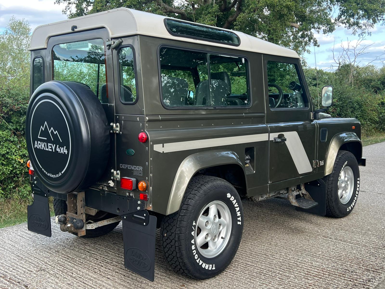 Land Rover Defender 90 300 Tdi County Station Wagon-2